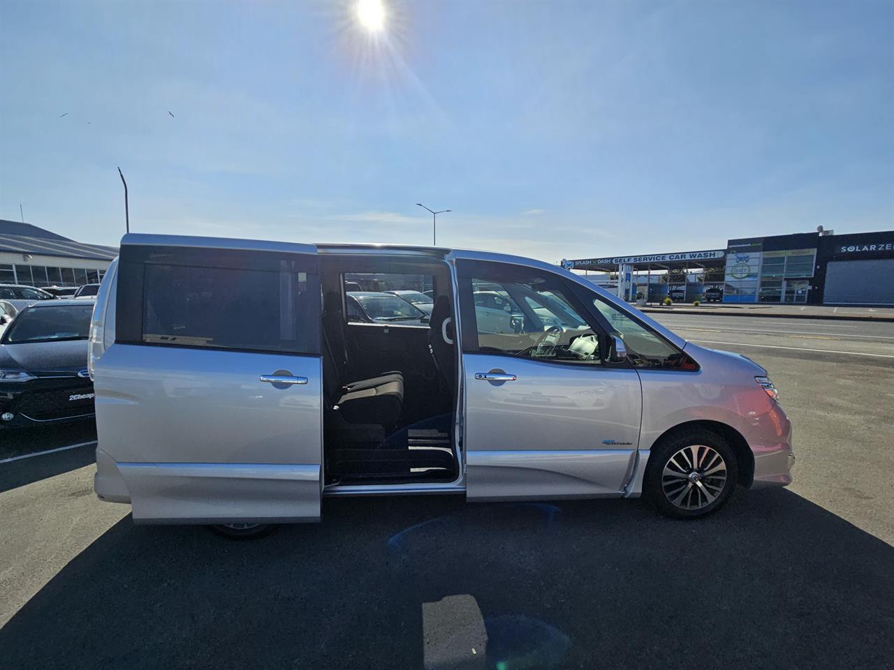 2014 Nissan Serena Hybrid