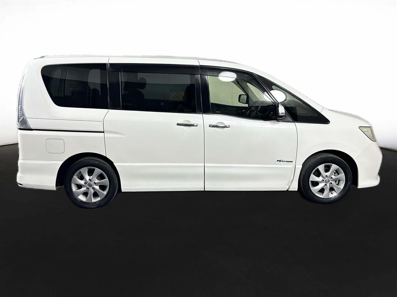 2013 Nissan Serena Hybrid