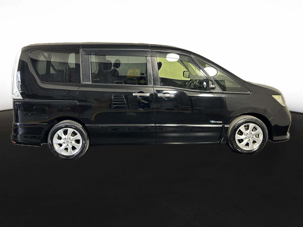 2013 Nissan Serena Hybrid