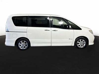 2013 Nissan Serena Hybrid