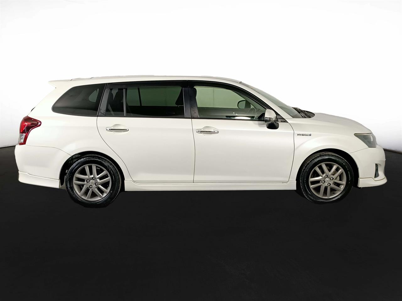 2015 Toyota Corolla Fielder Hybrid WXB