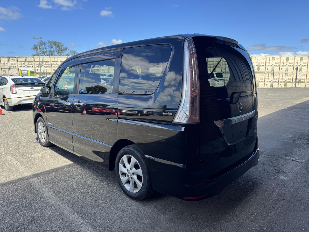 2013 Nissan Serena Hybrid