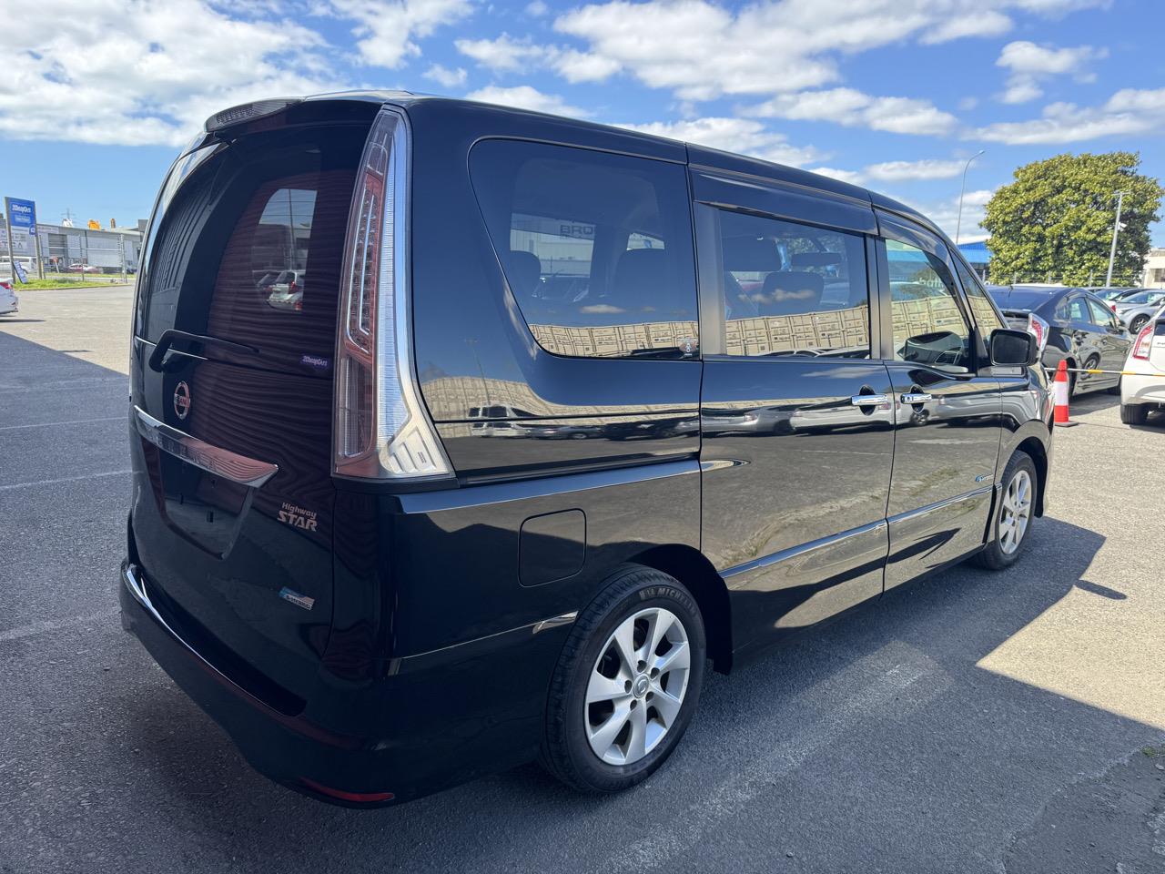 2013 Nissan Serena Hybrid