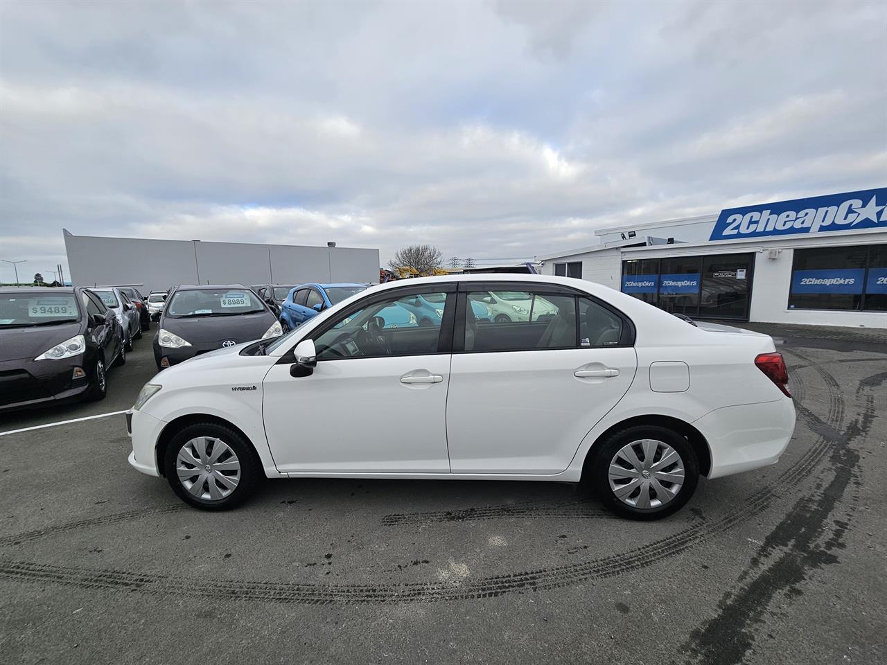 2013 Toyota Corolla Axio Hybrid