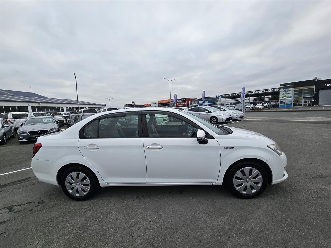 2013 Toyota Corolla Axio Hybrid