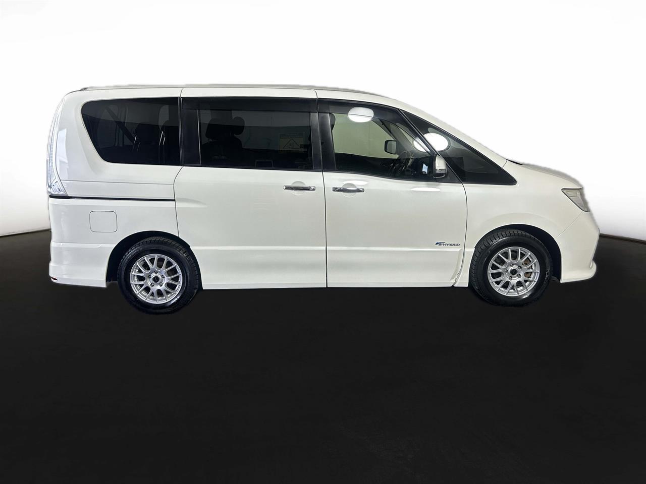 2013 Nissan Serena Hybrid