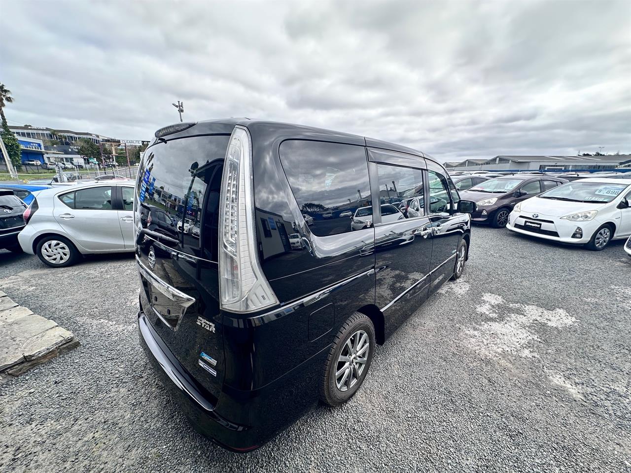 2013 Nissan Serena Hybrid