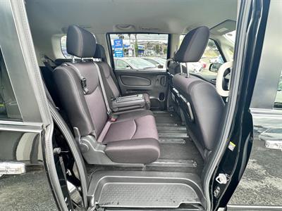 2013 Nissan Serena Hybrid