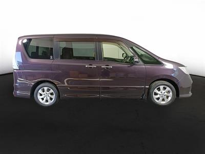 2012 Nissan Serena 