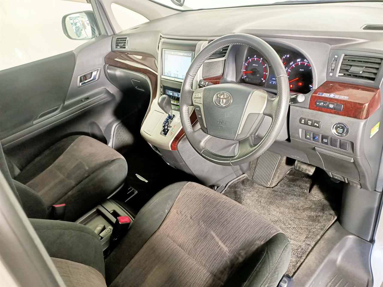 2013 Toyota Alphard 