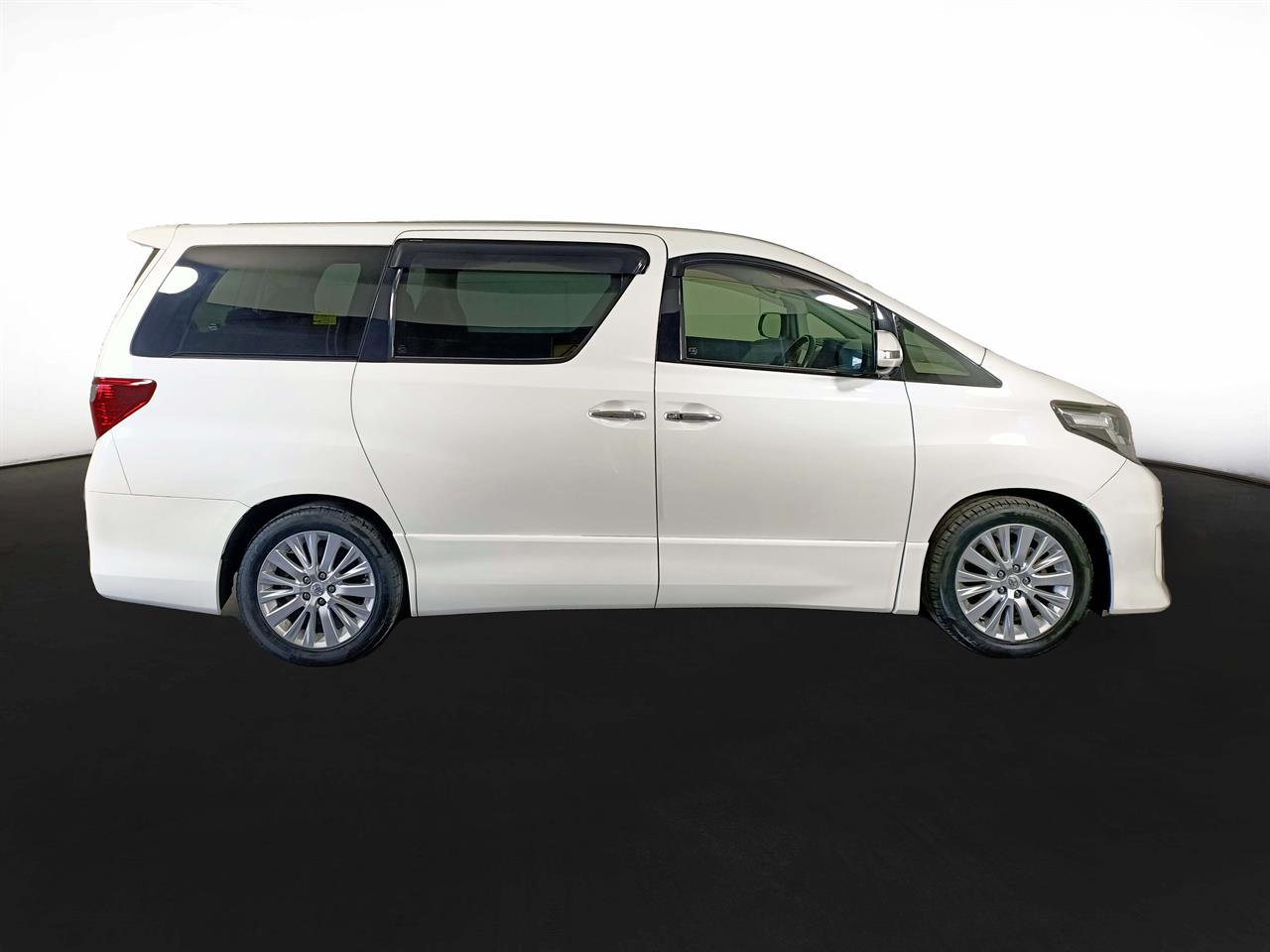 2013 Toyota Alphard 