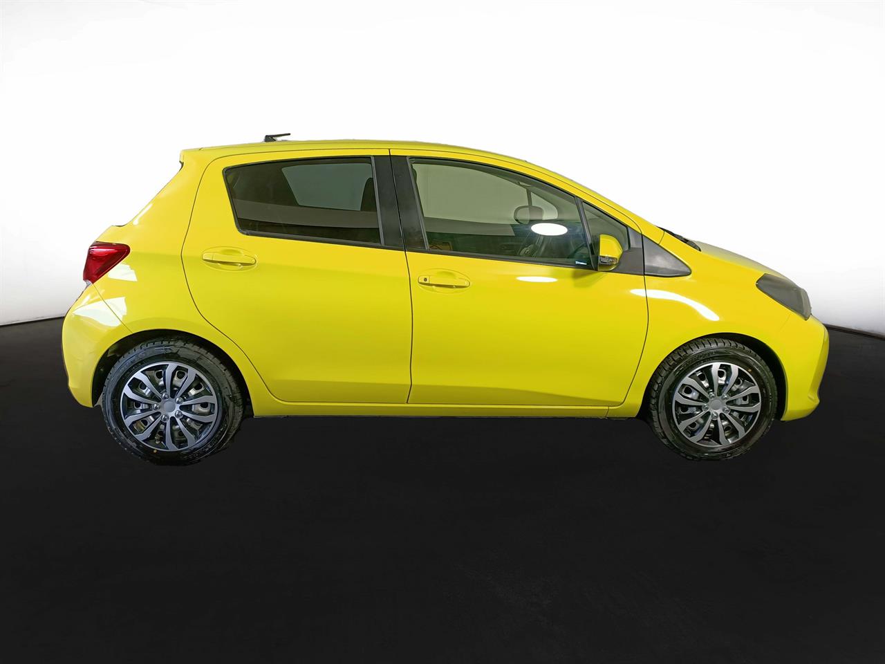 2014 Toyota Vitz 