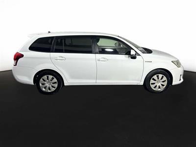 2013 Toyota Corolla Fielder Hybrid