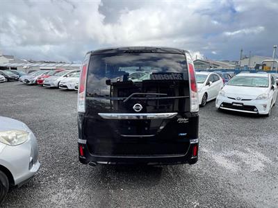 2012 Nissan Serena Hybrid