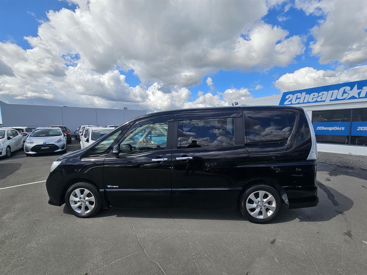 2013 Nissan Serena Hybrid