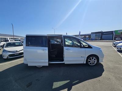 2013 Nissan Serena Hybrid