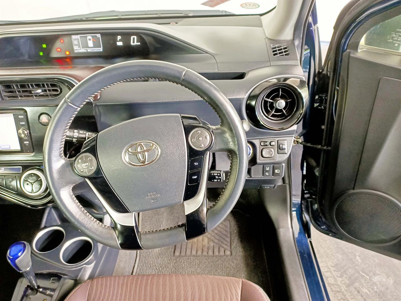 2017 Toyota Aqua Hybrid New Shape