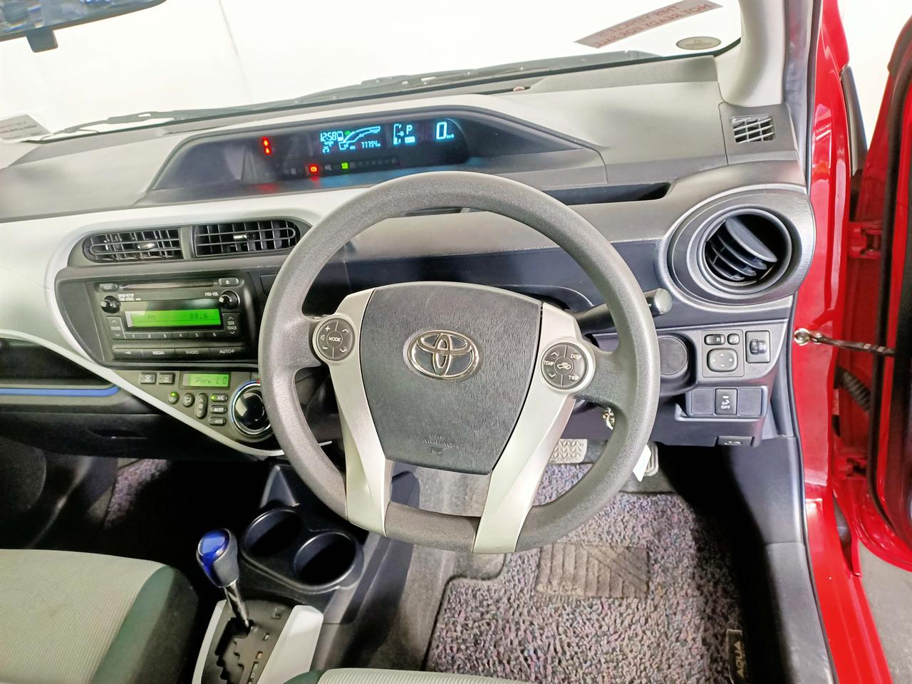 2014 Toyota Aqua Hybrid