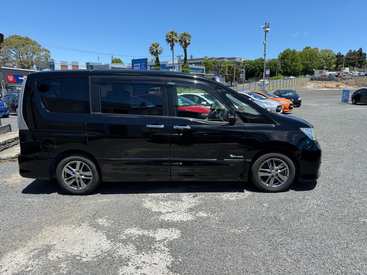 2013 Nissan Serena Hybrid