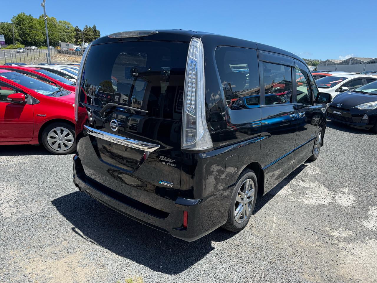 2013 Nissan Serena Hybrid