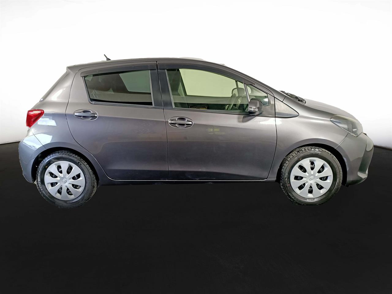 2015 Toyota Vitz 