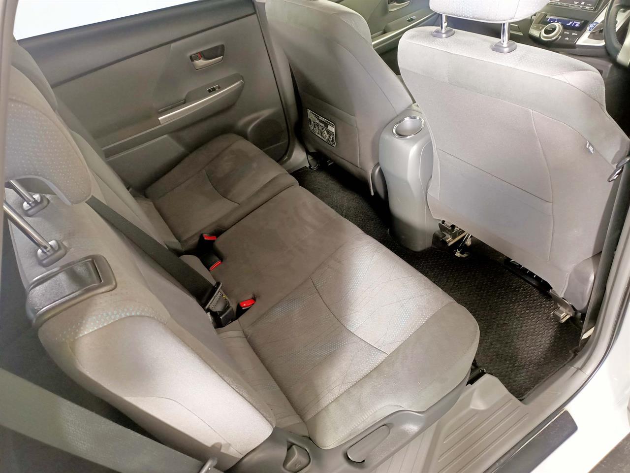 2012 Toyota Prius Alpha 7 Seats