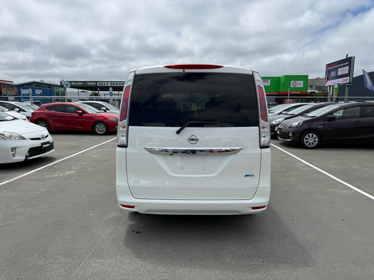 2012 Nissan Serena 