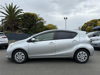 2012 Toyota Aqua Hybrid