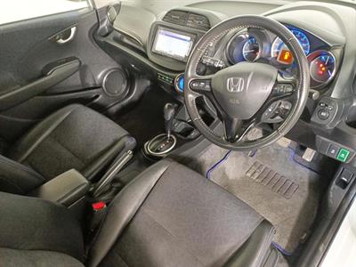 2014 Honda Fit Jazz Shuttle Hybrid