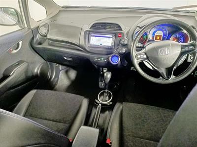 2014 Honda Fit Jazz Shuttle Hybrid