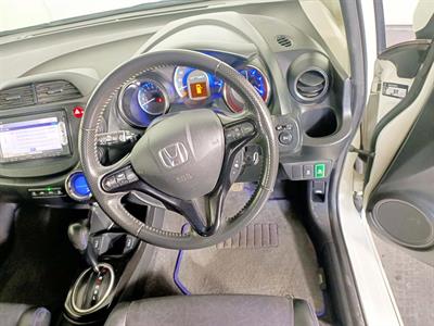 2014 Honda Fit Jazz Shuttle Hybrid