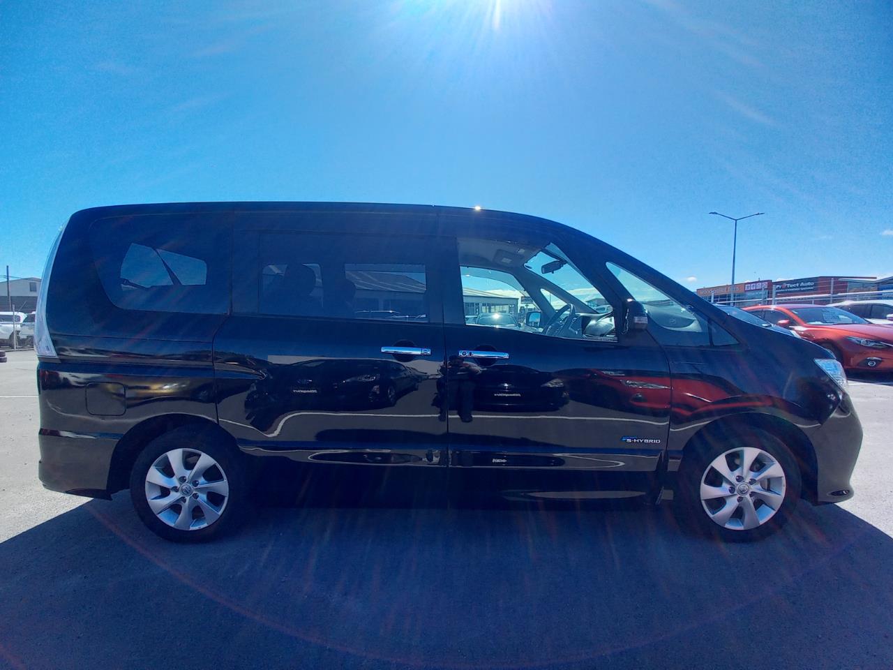 2013 Nissan Serena Hybrid