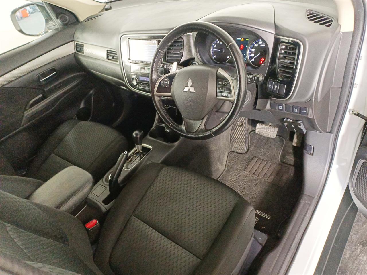 2013 Mitsubishi Outlander 4WD 24G 7seats