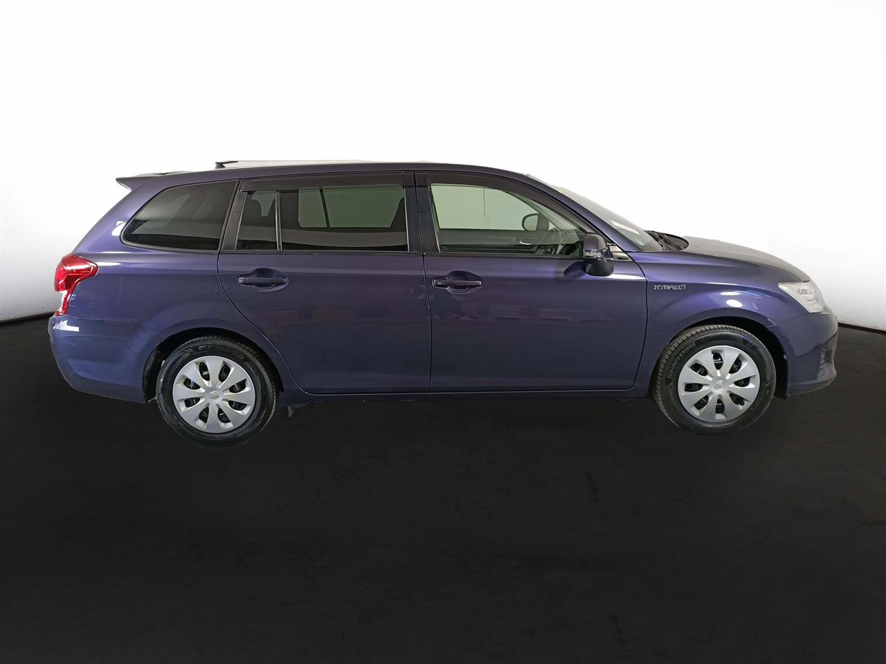 2013 Toyota Corolla Fielder Hybrid