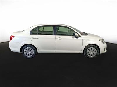 2013 Toyota Corolla Axio Hybrid