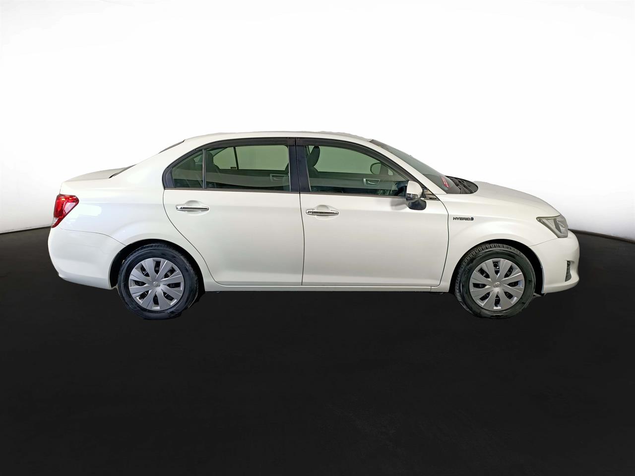 2013 Toyota Corolla Axio Hybrid