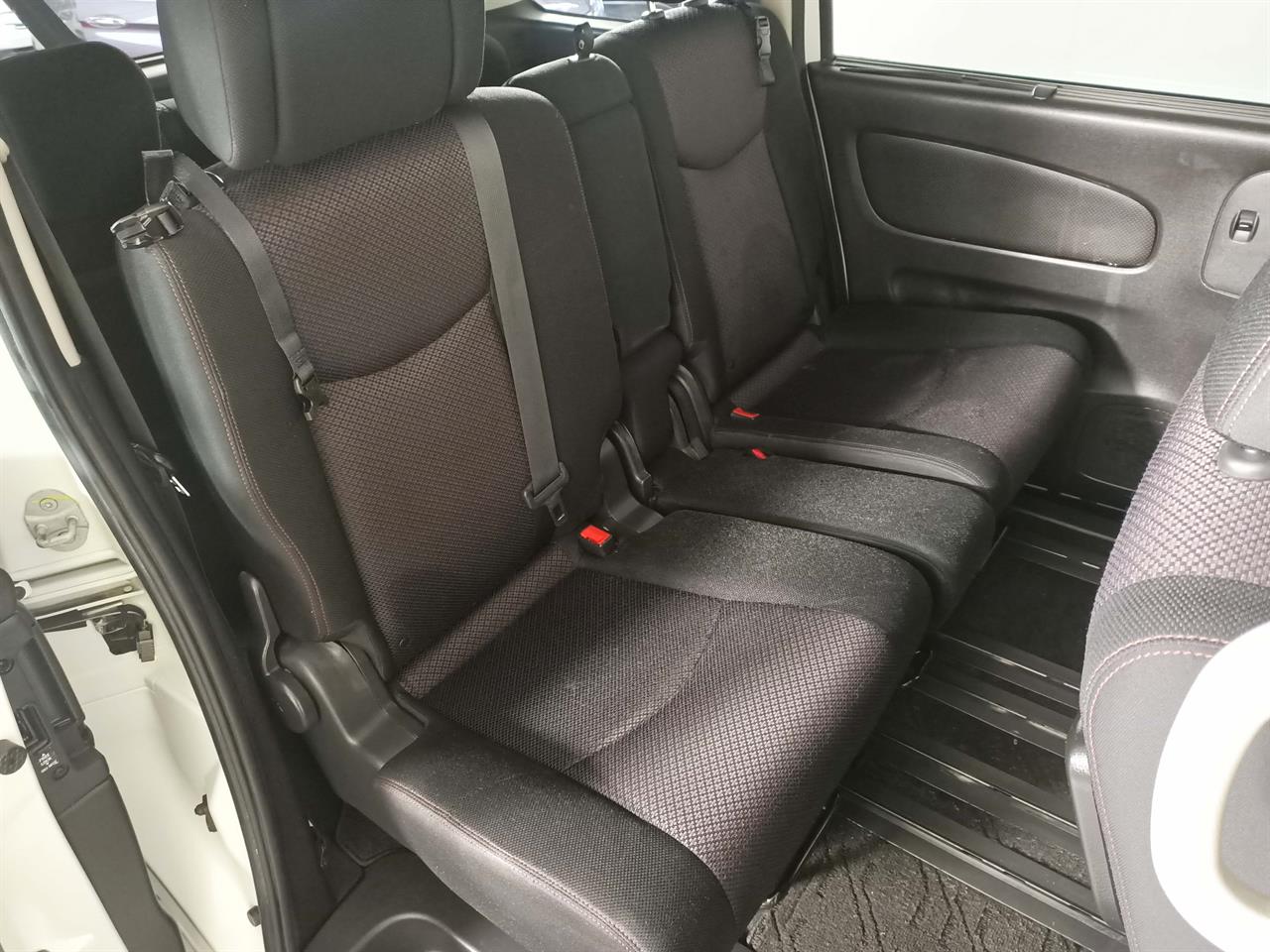 2012 Nissan Serena Hybrid