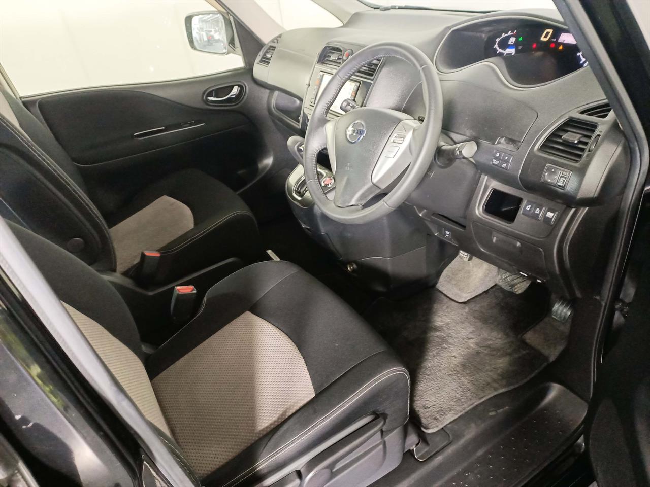 2012 Nissan Serena 