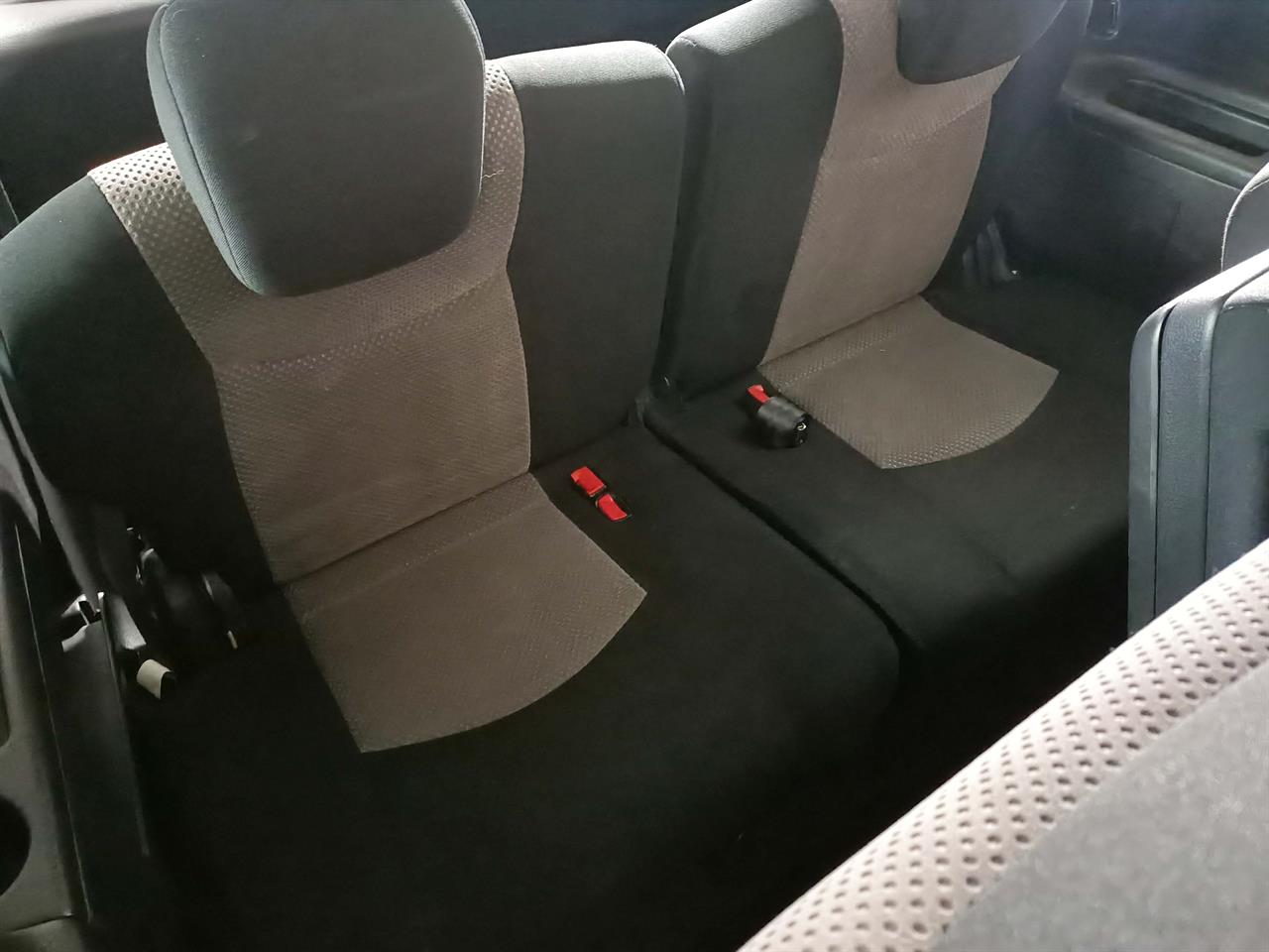 2012 Nissan Serena 