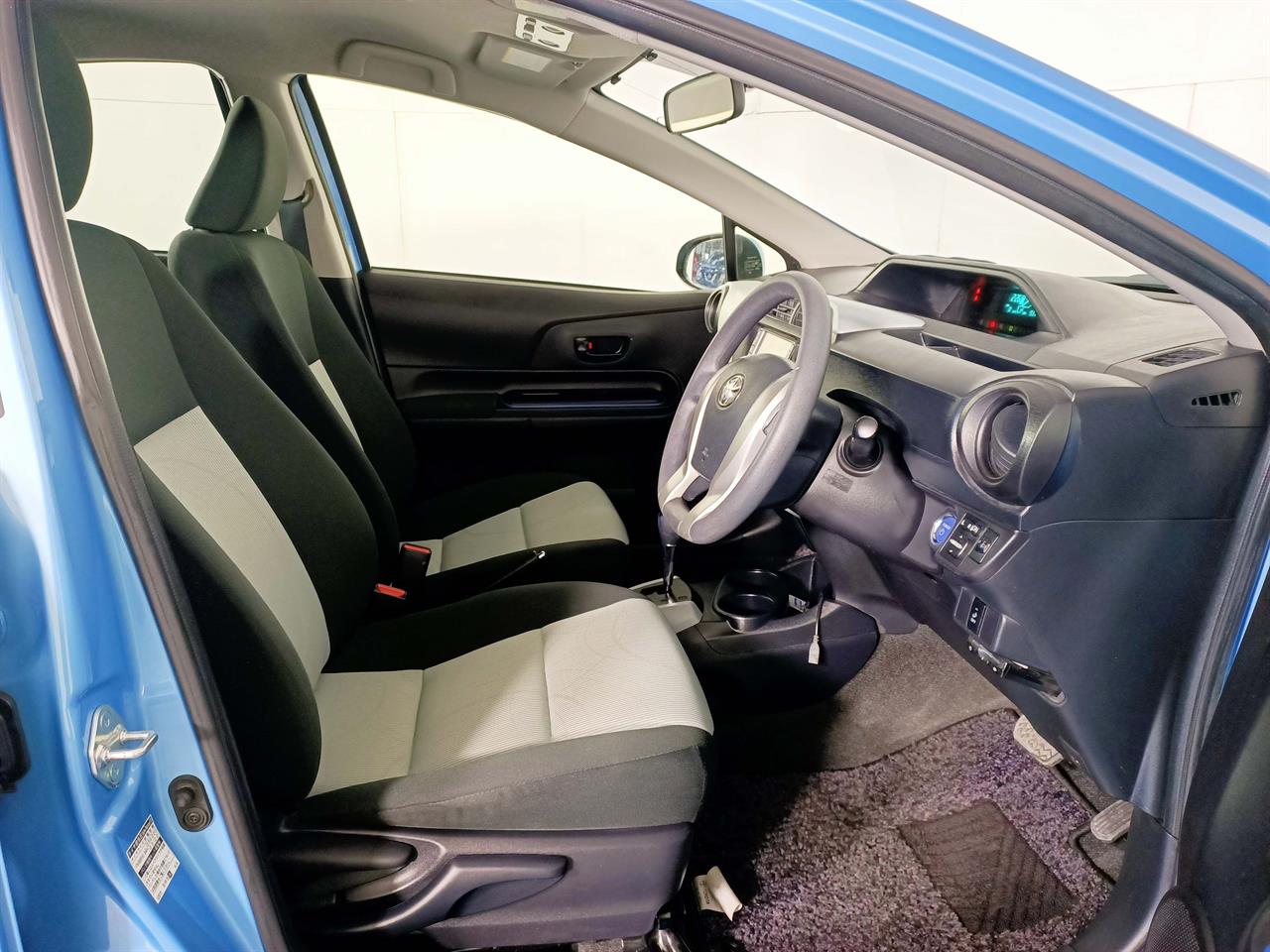 2013 Toyota Aqua Hybrid