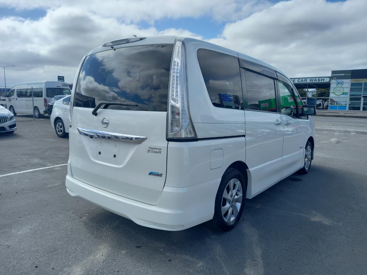 2012 Nissan Serena Hybrid