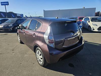 2014 Toyota Aqua Hybrid