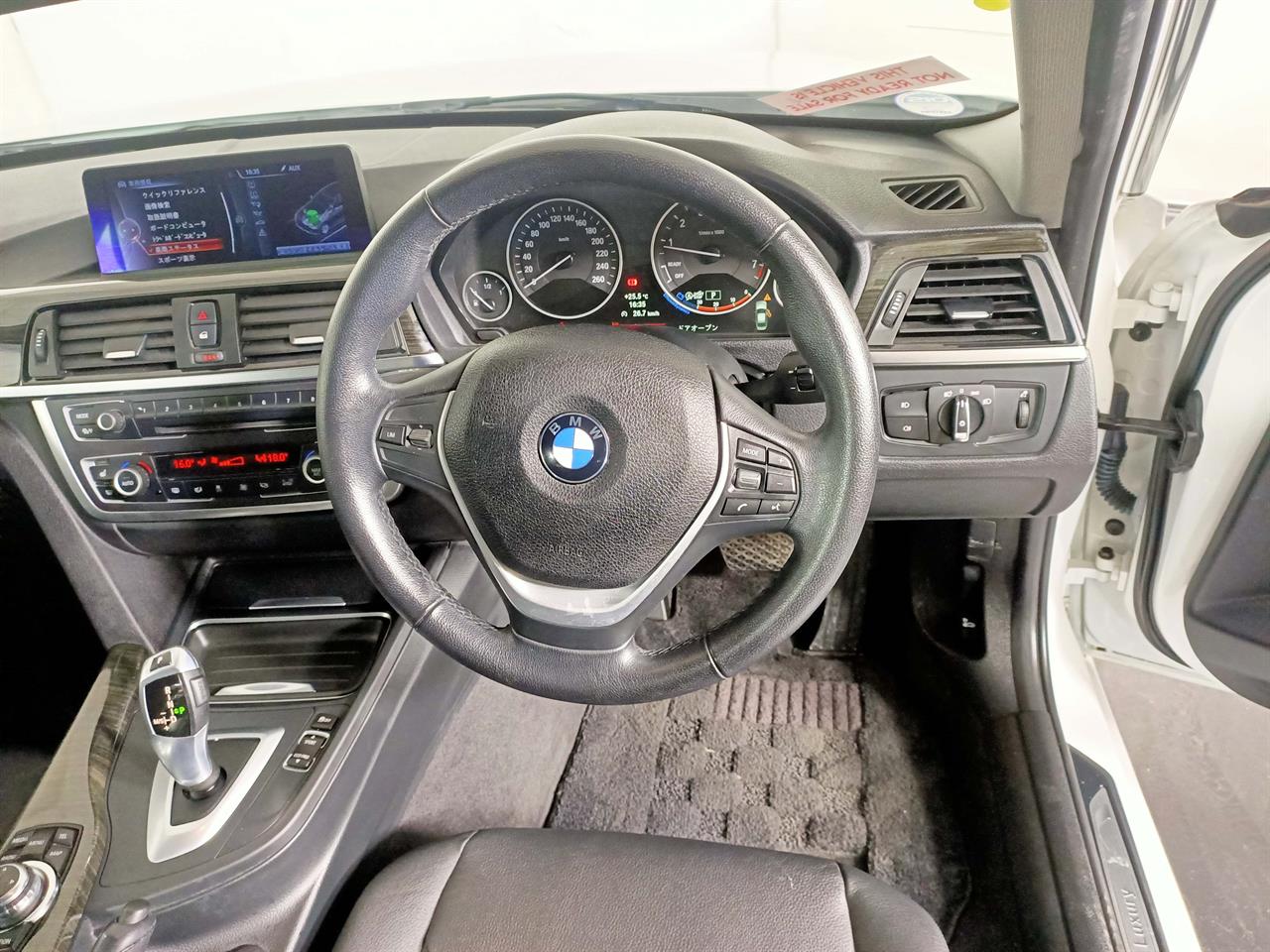 2013 BMW 320i Luxury