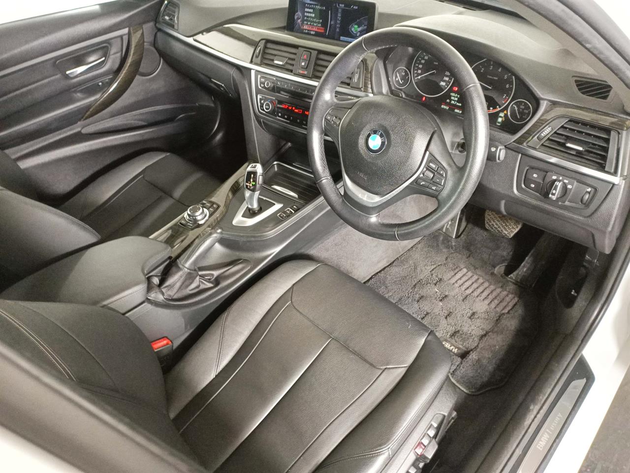 2013 BMW 320i Luxury