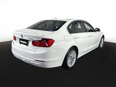 2013 BMW 320i Luxury