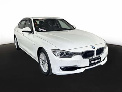 2013 BMW 320i Luxury