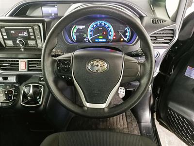 2014 Toyota Voxy Hybrid
