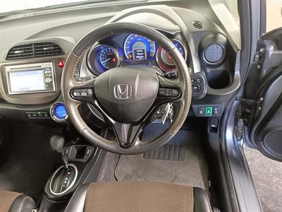 2013 Honda Fit Jazz Shuttle Hybrid