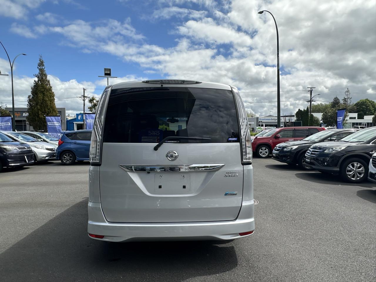 2014 Nissan Serena Hybrid