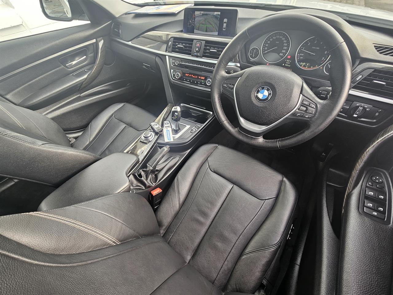 2013 BMW 320i Luxury